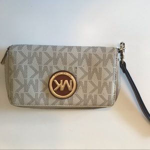 Michael Kor’s wrist wallet